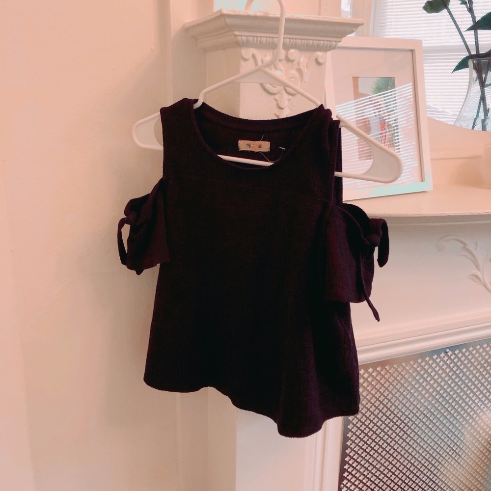 Cute cold shoulder Madewell top